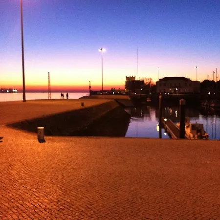 Boat At - Seehund Botel Lissabon